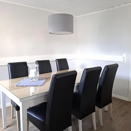 Semesterbostad N° 14 *